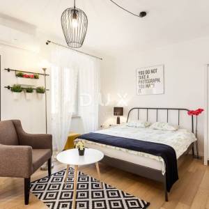 RIJEKA, CENTAR – Dva odvojena stana s pogledom na more, izvrsna prilika za investiciju