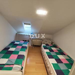 RIJEKA, CENTAR - Kompletno uređeni stan u zgradi s liftom i garažom!