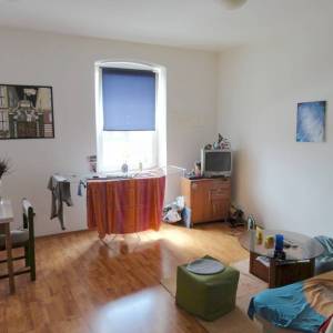 RIJEKA CENTAR – Prostrani trosobni stan s potencijalom za pregradnju u dvije stambene jedinice