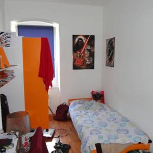 RIJEKA CENTAR – Prostrani trosobni stan s potencijalom za pregradnju u dvije stambene jedinice