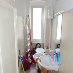 RIJEKA CENTAR – Prostrani trosobni stan s potencijalom za pregradnju u dvije stambene jedinice