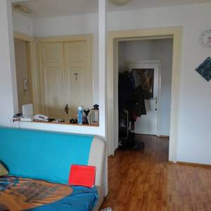 RIJEKA CENTAR – Prostrani trosobni stan s potencijalom za pregradnju u dvije stambene jedinice