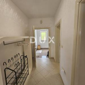 RIJEKA, COSTABELLA, BIVIO- samostojeća villa 450m2 s pogledom na more i bazenom + uređena okućnica 1100m2