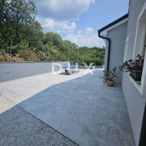 RIJEKA, COSTABELLA, BIVIO- samostojeća villa 450m2 s pogledom na more i bazenom + uređena okućnica 1100m2