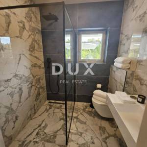 RIJEKA, COSTABELLA, BIVIO- samostojeća villa 450m2 s pogledom na more i bazenom + uređena okućnica 1100m2