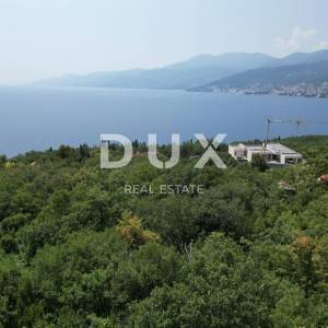 RIJEKA, COSTABELLA, BIVIO- samostojeća villa 450m2 s pogledom na more i bazenom + uređena okućnica 1100m2