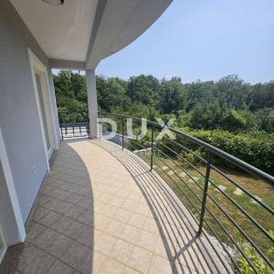 RIJEKA, COSTABELLA, BIVIO- samostojeća villa 450m2 s pogledom na more i bazenom + uređena okućnica 1100m2