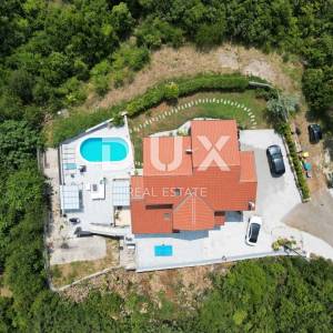 RIJEKA, COSTABELLA, BIVIO- samostojeća villa 450m2 s pogledom na more i bazenom + uređena okućnica 1100m2