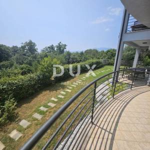 RIJEKA, COSTABELLA, BIVIO- samostojeća villa 450m2 s pogledom na more i bazenom + uređena okućnica 1100m2