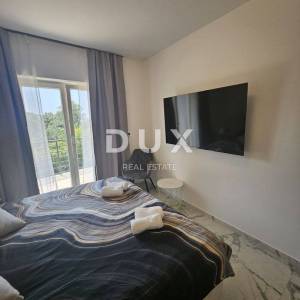 RIJEKA, COSTABELLA, BIVIO- samostojeća villa 450m2 s pogledom na more i bazenom + uređena okućnica 1100m2