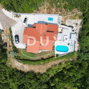 RIJEKA, COSTABELLA, BIVIO- samostojeća villa 450m2 s pogledom na more i bazenom + uređena okućnica 1100m2