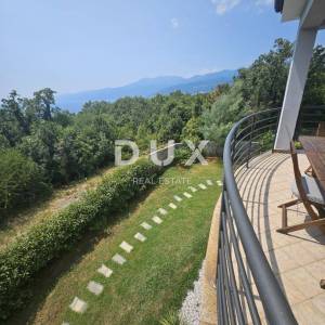RIJEKA, COSTABELLA, BIVIO- samostojeća villa 450m2 s pogledom na more i bazenom + uređena okućnica 1100m2