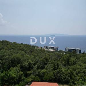 RIJEKA, COSTABELLA, BIVIO- samostojeća villa 450m2 s pogledom na more i bazenom + uređena okućnica 1100m2