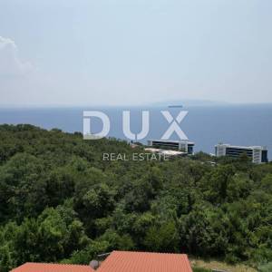 RIJEKA, COSTABELLA, BIVIO- samostojeća villa 450m2 s pogledom na more i bazenom + uređena okućnica 1100m2