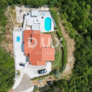 RIJEKA, COSTABELLA, BIVIO- samostojeća villa 450m2 s pogledom na more i bazenom + uređena okućnica 1100m2