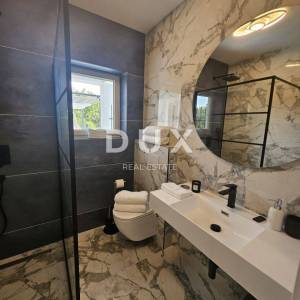 RIJEKA, COSTABELLA, BIVIO- samostojeća villa 450m2 s pogledom na more i bazenom + uređena okućnica 1100m2