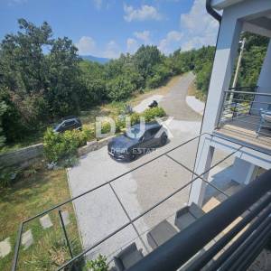 RIJEKA, COSTABELLA, BIVIO- samostojeća villa 450m2 s pogledom na more i bazenom + uređena okućnica 1100m2