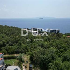 RIJEKA, COSTABELLA, BIVIO- samostojeća villa 450m2 s pogledom na more i bazenom + uređena okućnica 1100m2