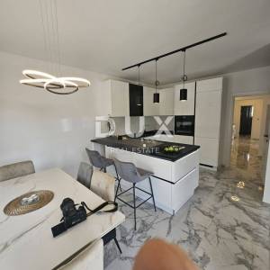 RIJEKA, COSTABELLA, BIVIO- samostojeća villa 450m2 s pogledom na more i bazenom + uređena okućnica 1100m2