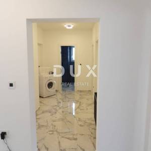 RIJEKA, COSTABELLA, BIVIO- samostojeća villa 450m2 s pogledom na more i bazenom + uređena okućnica 1100m2