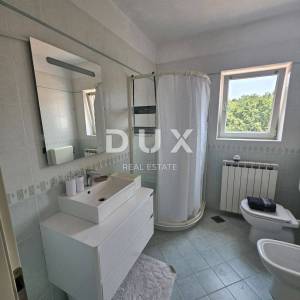 RIJEKA, COSTABELLA, BIVIO- samostojeća villa 450m2 s pogledom na more i bazenom + uređena okućnica 1100m2