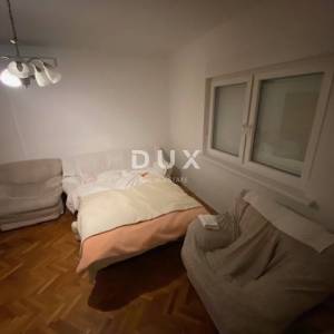 RIJEKA, DRAŽICE, CENTAR - samostojeća kuća sa dva odvojena stana na odličnoj lokaciji + 2.200 m2 GRAĐEVINSKOG ZEMLJIŠTA! PRILIK...