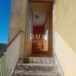 RIJEKA, DRAŽICE, CENTAR - samostojeća kuća sa dva odvojena stana na odličnoj lokaciji + 2.200 m2 GRAĐEVINSKOG ZEMLJIŠTA! PRILIK...