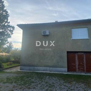 RIJEKA, DRAŽICE, CENTAR - samostojeća kuća sa dva odvojena stana na odličnoj lokaciji + 2.200 m2 GRAĐEVINSKOG ZEMLJIŠTA! PRILIK...