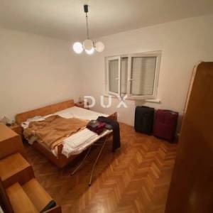 RIJEKA, DRAŽICE, CENTAR - samostojeća kuća sa dva odvojena stana na odličnoj lokaciji + 2.200 m2 GRAĐEVINSKOG ZEMLJIŠTA! PRILIK...