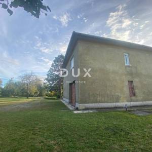 RIJEKA, DRAŽICE, CENTAR - samostojeća kuća sa dva odvojena stana na odličnoj lokaciji + 2.200 m2 GRAĐEVINSKOG ZEMLJIŠTA! PRILIK...