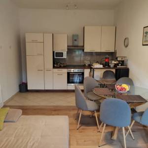 RIJEKA - Dvosobni stan blizu centra s pogledom na more