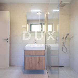 RIJEKA, KANTRIDA - luksuzna etaža u novogradnji, panoramski pogled na more, jedinstveno namještena nekretnina s terasom