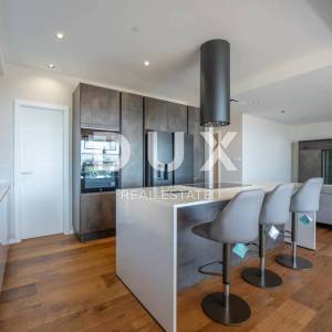 RIJEKA, KANTRIDA - luksuzna etaža u novogradnji, panoramski pogled na more, jedinstveno namještena nekretnina s terasom