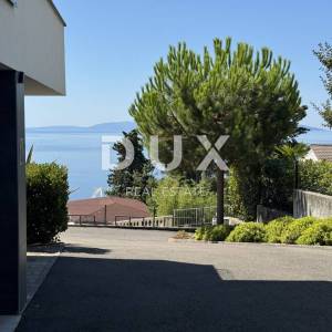 RIJEKA, KANTRIDA - luksuzna etaža u novogradnji, panoramski pogled na more, jedinstveno namještena nekretnina s terasom