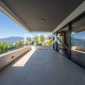 RIJEKA, KANTRIDA - luksuzna etaža u novogradnji, panoramski pogled na more, jedinstveno namještena nekretnina s terasom