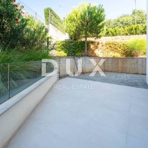 RIJEKA, KANTRIDA - luksuzna etaža u novogradnji, panoramski pogled na more, jedinstveno namještena nekretnina s terasom