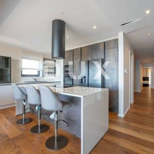 RIJEKA, KANTRIDA - luksuzna etaža u novogradnji, panoramski pogled na more, jedinstveno namještena nekretnina s terasom