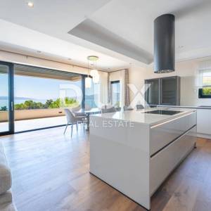 RIJEKA, KANTRIDA - luksuzna etaža u novogradnji, panoramski pogled na more, jedinstveno namještena nekretnina s terasom