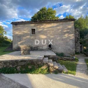 RIJEKA, KASTAV - samostojeća kuća i dvorišna zgrada + 761 m2 okućnice! PRILIKA!