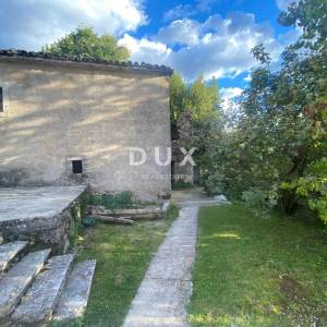 RIJEKA, KASTAV - samostojeća kuća i dvorišna zgrada + 761 m2 okućnice! PRILIKA!