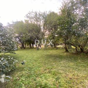 RIJEKA, KASTAV - samostojeća kuća i dvorišna zgrada + 761 m2 okućnice! PRILIKA!