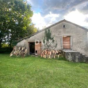 RIJEKA, KASTAV - samostojeća kuća i dvorišna zgrada + 761 m2 okućnice! PRILIKA!