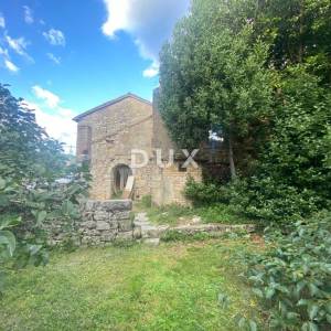 RIJEKA, KASTAV - samostojeća kuća i dvorišna zgrada + 761 m2 okućnice! PRILIKA!