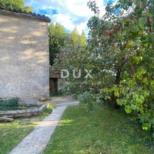 RIJEKA, KASTAV - samostojeća kuća i dvorišna zgrada + 761 m2 okućnice! PRILIKA!