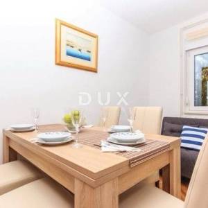 RIJEKA, KOSTRENA, ŠODIĆI- namješten stan 46m2, DB+2S, prizemlje, 250m od mora + okoliš za najam