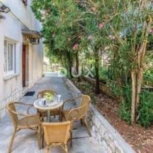 RIJEKA, KOSTRENA, ŠODIĆI- namješten stan 46m2, DB+2S, prizemlje, 250m od mora + okoliš za najam