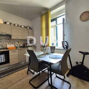 RIJEKA, PODMURVICE – adaptiran stan odličnog rasporeda, idealan za život ili investiciju