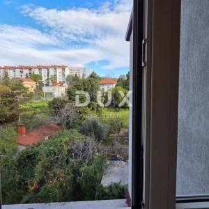 RIJEKA, PODMURVICE - Svijetao obiteljski stan s pogledom na more, 64m2