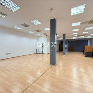 RIJEKA, ŠIRI CENTAR - uredski prostor u poslovnoj zgradi