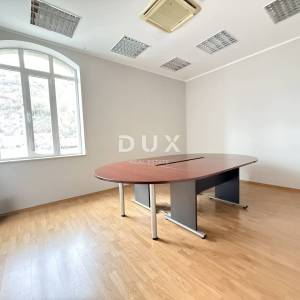 RIJEKA, ŠIRI CENTAR - uredski prostor u poslovnoj zgradi